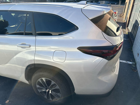 Used 2025 Toyota Highlander XLE image 3