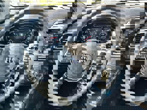 Used 2020 Kia Sorento LX image 8