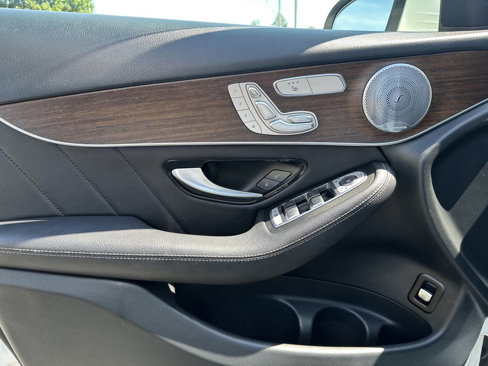 Used 2020 Mercedes-Benz GLC 300 4MATIC image 27