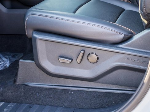 New 2026 Ford F250 Lariat w/ Black Appearance Package image 31