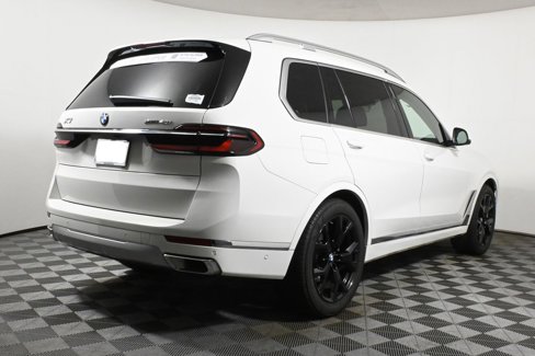 Used 2025 BMW X7 xDrive40i w/ Premium Package image 7