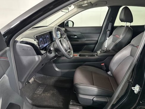 Certified 2025 Nissan Kicks SR image 11