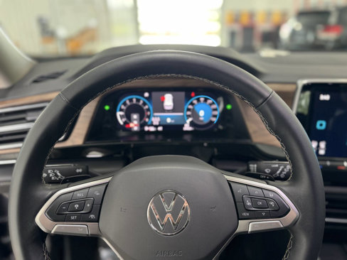 Used 2024 Volkswagen Atlas SE image 46