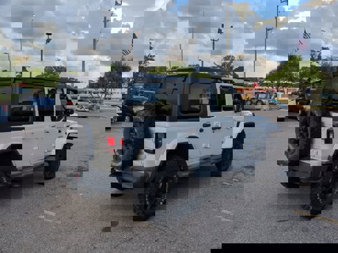Used 2019 Jeep Wrangler Unlimited Sahara image 6