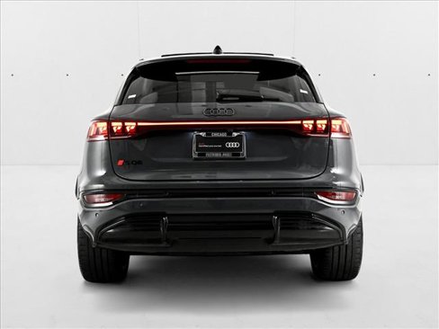 Certified 2025 Audi SQ6 e-tron Prestige image 5