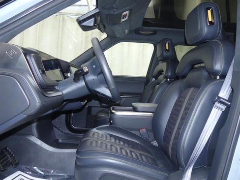 Used 2025 Rivian R1S Adventure image 22
