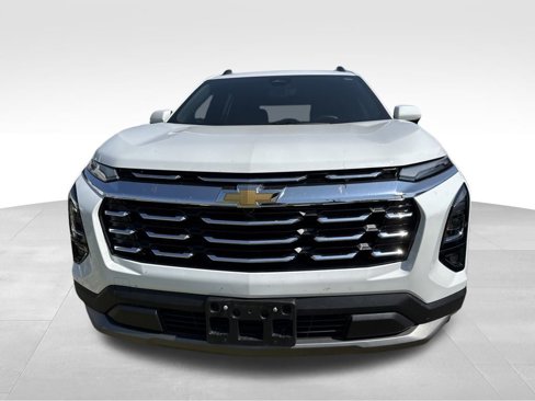 Used 2025 Chevrolet Equinox LT w/ Convenience Package II image 2