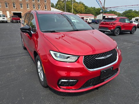 New 2026 Chrysler Pacifica Select image 1