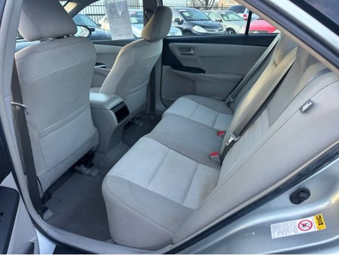 Used 2016 Toyota Camry LE image 10