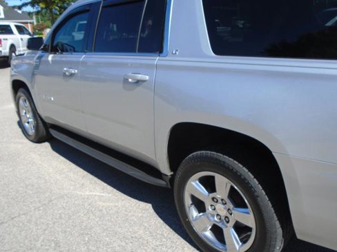 Used 2017 Chevrolet Suburban LT image 12
