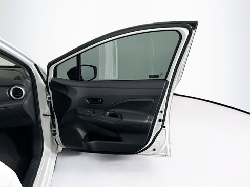 Used 2025 Nissan Versa S w/ Trunk Package image 29