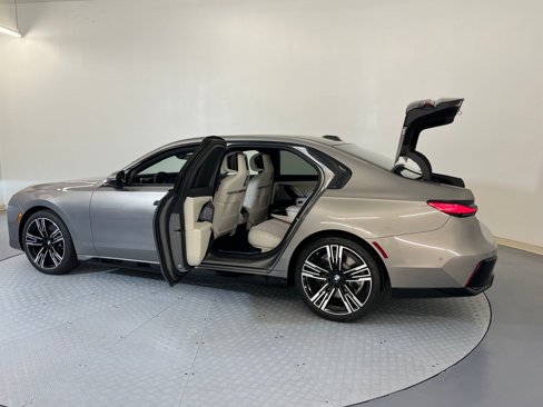 New 2026 BMW 740i w/ Executive Package image 35