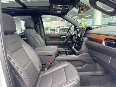 Used 2025 GMC Yukon XL Denali image 14
