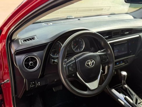 Used 2019 Toyota Corolla LE image 12