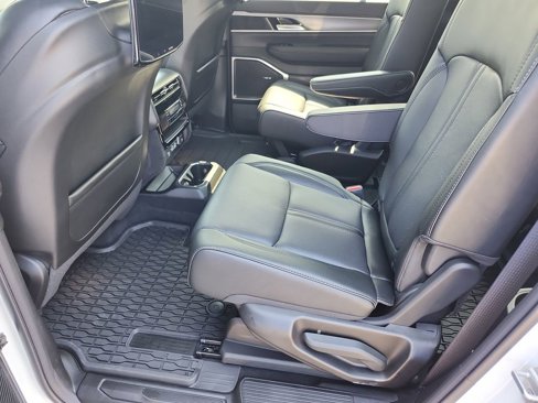 New 2025 Jeep Wagoneer L Series II image 23