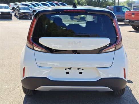 Used 2025 Kia Soul S image 4