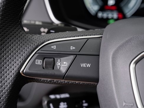 Used 2024 Audi Q5 e Premium Plus image 12