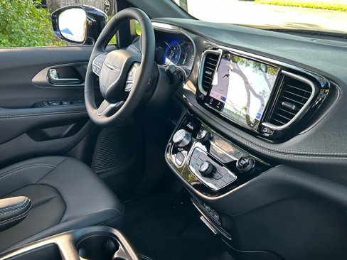 New 2025 Chrysler Pacifica Select image 27