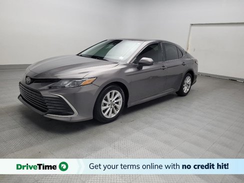 Used 2021 Toyota Camry LE image 1