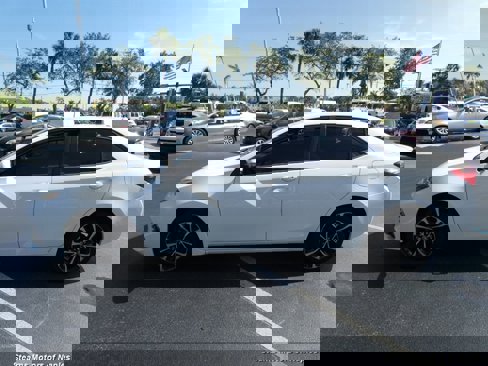 Used 2019 Toyota Corolla SE image 10