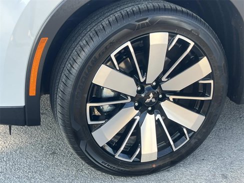 New 2025 Mitsubishi Outlander SE image 9