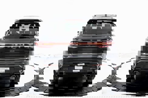 Certified 2025 Porsche Macan image 6