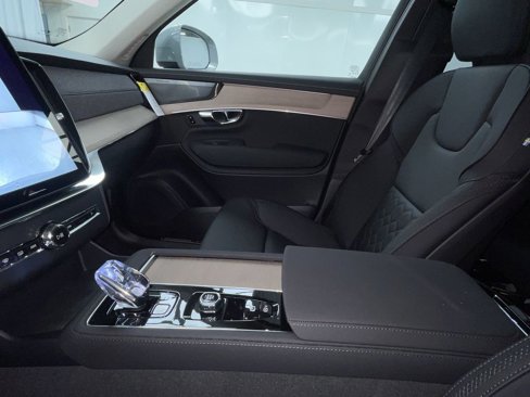 New 2026 Volvo XC90 B6 Plus w/ Protection Package Premier image 4