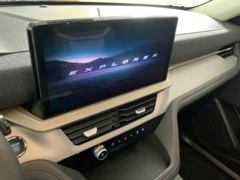New 2025 Ford Explorer Active w/ Active Comfort Package image 23