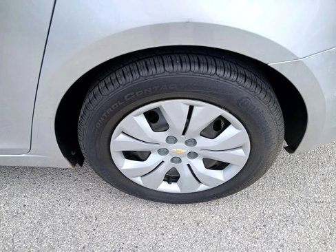 Used 2013 Chevrolet Cruze LS image 15
