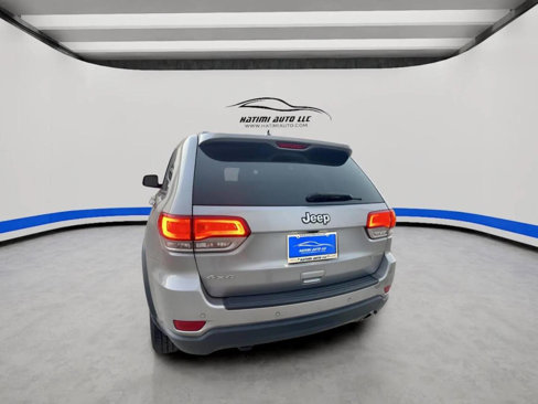 Used 2018 Jeep Grand Cherokee Laredo image 7
