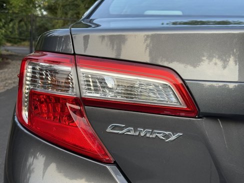 Used 2013 Toyota Camry LE image 18