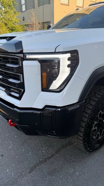 Used 2025 GMC Sierra 2500 AT4X image 9