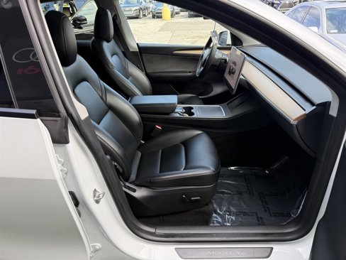 Used 2023 Tesla Model Y Long Range image 17