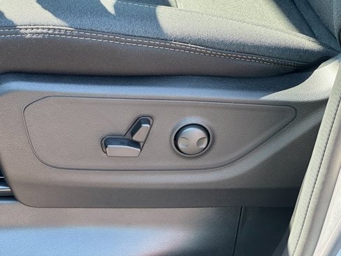 New 2026 RAM 1500 4x4 Crew Cab image 17