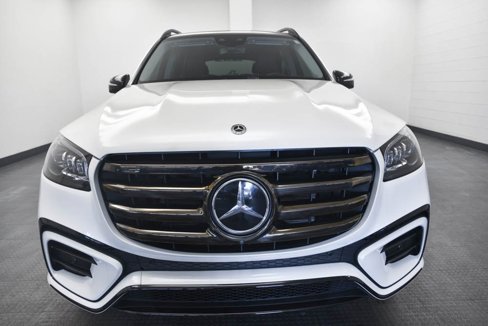 Used 2024 Mercedes-Benz GLS 450 4MATIC image 2