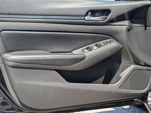 Used 2024 Nissan Altima 2.5 SV image 11