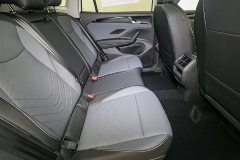 New 2025 Volkswagen Tiguan SE image 17