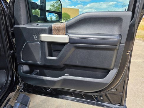 Used 2019 Ford F250 Lariat w/ Lariat Value Package image 19