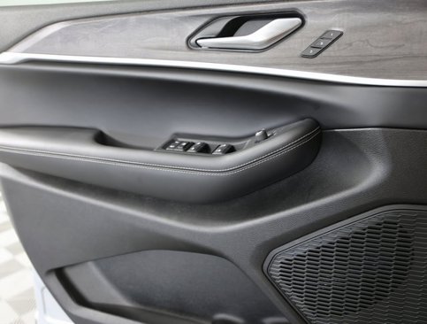 New 2025 Jeep Grand Cherokee L Limited w/ Black Appearance Package image 28