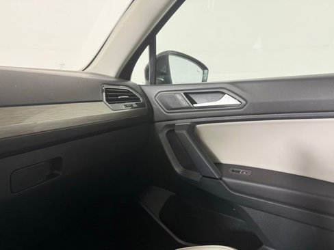 Used 2019 Volkswagen Tiguan SE w/ Panoramic Sunroof Package image 24