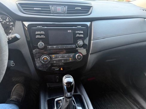 Used 2017 Nissan Rogue S image 22