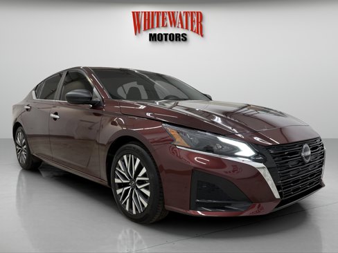 Used 2024 Nissan Altima 2.5 SV image 5