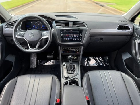 Used 2022 Volkswagen Tiguan SE image 15