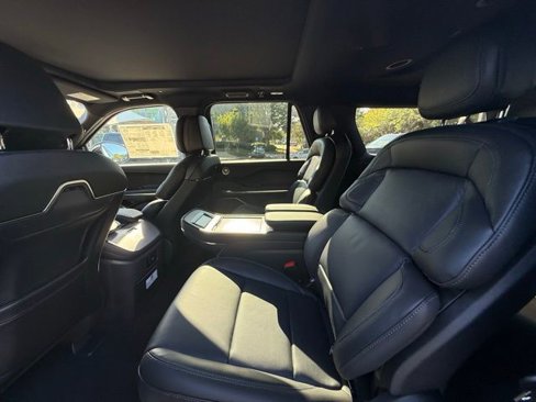 New 2025 Lincoln Navigator L Reserve w/ Jet Appearance Package image 13