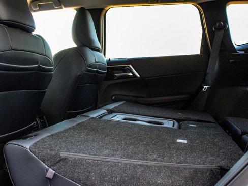 New 2025 Mitsubishi Outlander SE image 35