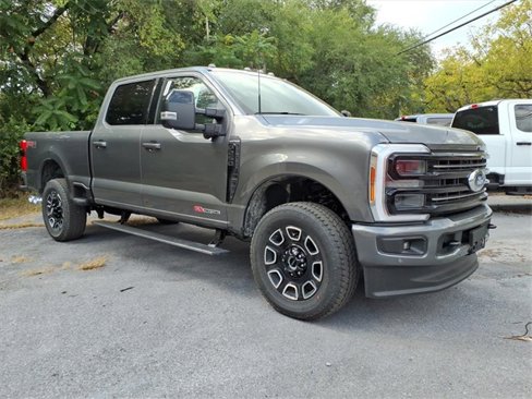 New 2026 Ford F250 4x4 Crew Cab Super Duty image 2