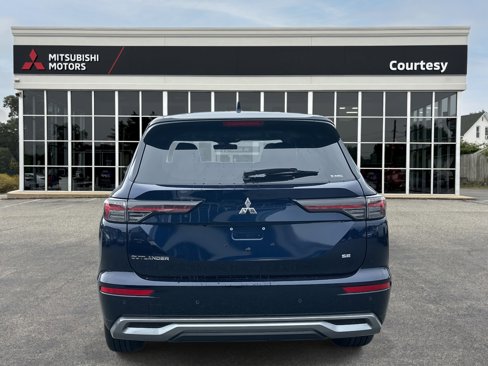 New 2025 Mitsubishi Outlander SE image 3