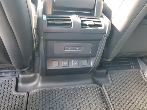 Used 2025 Land Rover Defender 110 S image 9