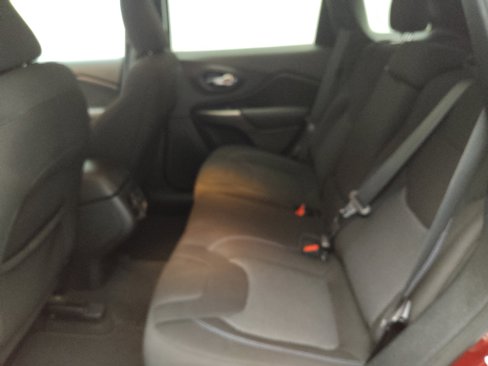Used 2020 Jeep Cherokee Latitude image 18