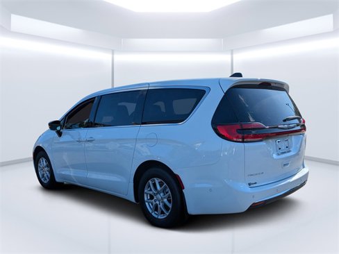 New 2025 Chrysler Pacifica Select w/ Uconnect Theater Family Group image 5